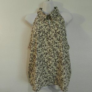 High button & keyhole neckline, sleeveless, delicate line art floral print top